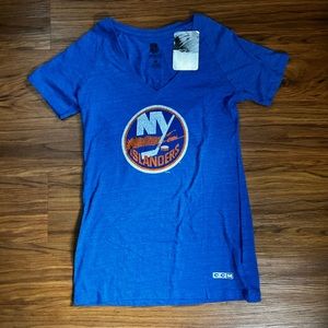 *NWT* CCM New York Islanders Women’s Leddy V Neck T-Shirt Size M
